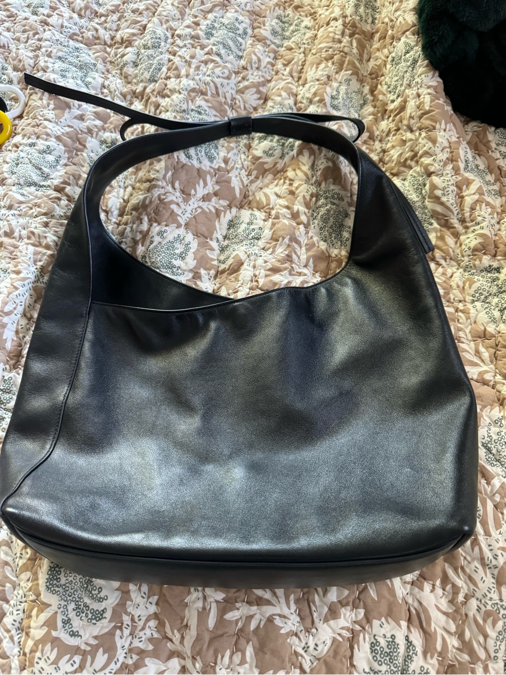 Reformation Medium Vittoria Tote Bag  Curved Leather Shoulder Hobo - Picture 2 of 3